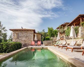 Mazaraki Guesthouse - Esparta - Piscina