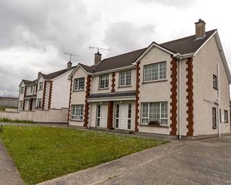 32a The Hawthorns by Wild Atlantic Wanderer - Buncrana