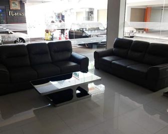 إمينينت هوتل - كوتا كينابالو - ردهة