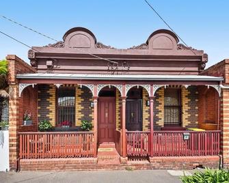 Charming 2-Bed Town House Near Market - Melbourne - Building