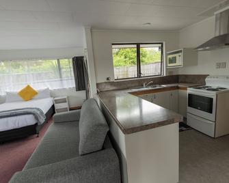 Marton Motel Nz - Marton - Kitchen