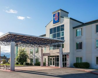Motel 6 Anchorage - Midtown - Anchorage - Building