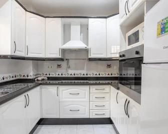 Las Flores 5 - Large townhouse - Nerja - Kuchyň