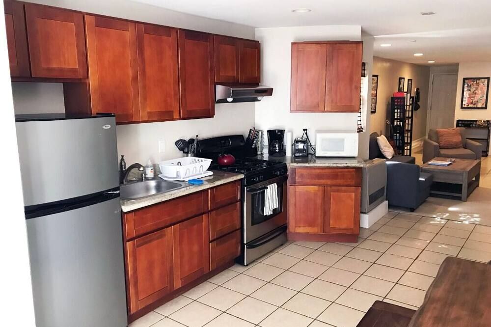 Cute Two Bedroom Apartment is Sunny and Hip Mission District - San Francisco - Kitchen