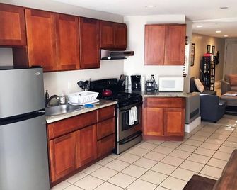 Cute Two Bedroom Apartment is Sunny and Hip Mission District - San Francisco - Phòng bếp