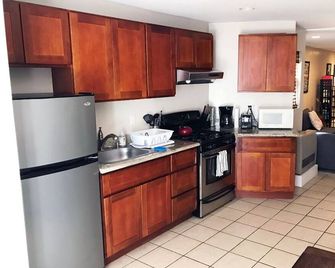 Cute Two Bedroom Apartment is Sunny and Hip Mission District - San Francisco - Kitchen