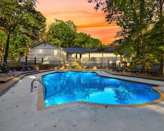 Private & Secluded 5-Acre Gated Estate w/ Pool + Expansive Entertaining Space - Powder Springs - Pool