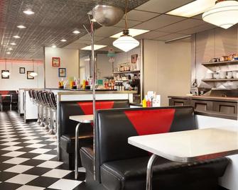 Travelodge by Wyndham Milford - Milford - Bar