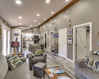 Private Boat Dock Sunrise Beach Home with Fire Pit - Sunrise Beach - Sala de estar