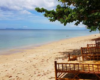 Naraya Resort - Ko Lanta - Beach