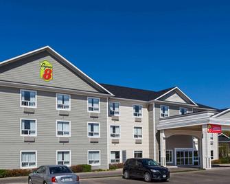 Super 8 by Wyndham Midland - Midland - Rakennus