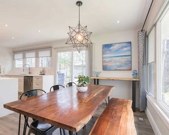 Cottage With Private Beach Access And Newly-Built Indoor Sauna #strtt-2025-092 - Penetanguishene - Comedor