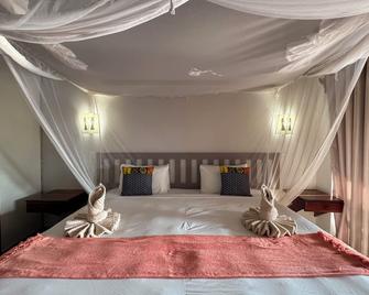 Chobe Mupani Forest Lodge - Kasane - Bedroom
