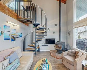 Lofty Pelican - Florence - Living room