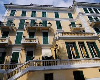 Hotel Petit Royal - Ospedaletti - Bâtiment