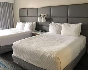 Ramada by Wyndham Cleveland Independence - Independence - Bedroom
