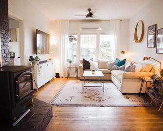 The Carlton Pinot House - Modern vacation home in the heart of Willamette Valley - Carlton