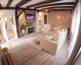 Le petit cocon de Chateau Chalon - Château-Chalon - Living room