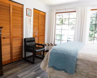 Footsteps to Pebble Beach & Short Drive to Redwoods - Crescent City - Habitación