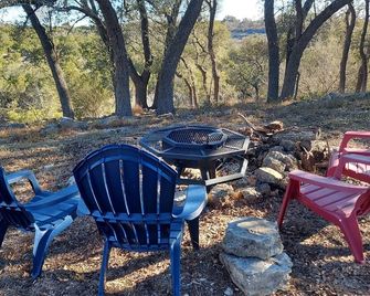 Stargazer Hill Country Glamping Tent - Boerne - Innenhof