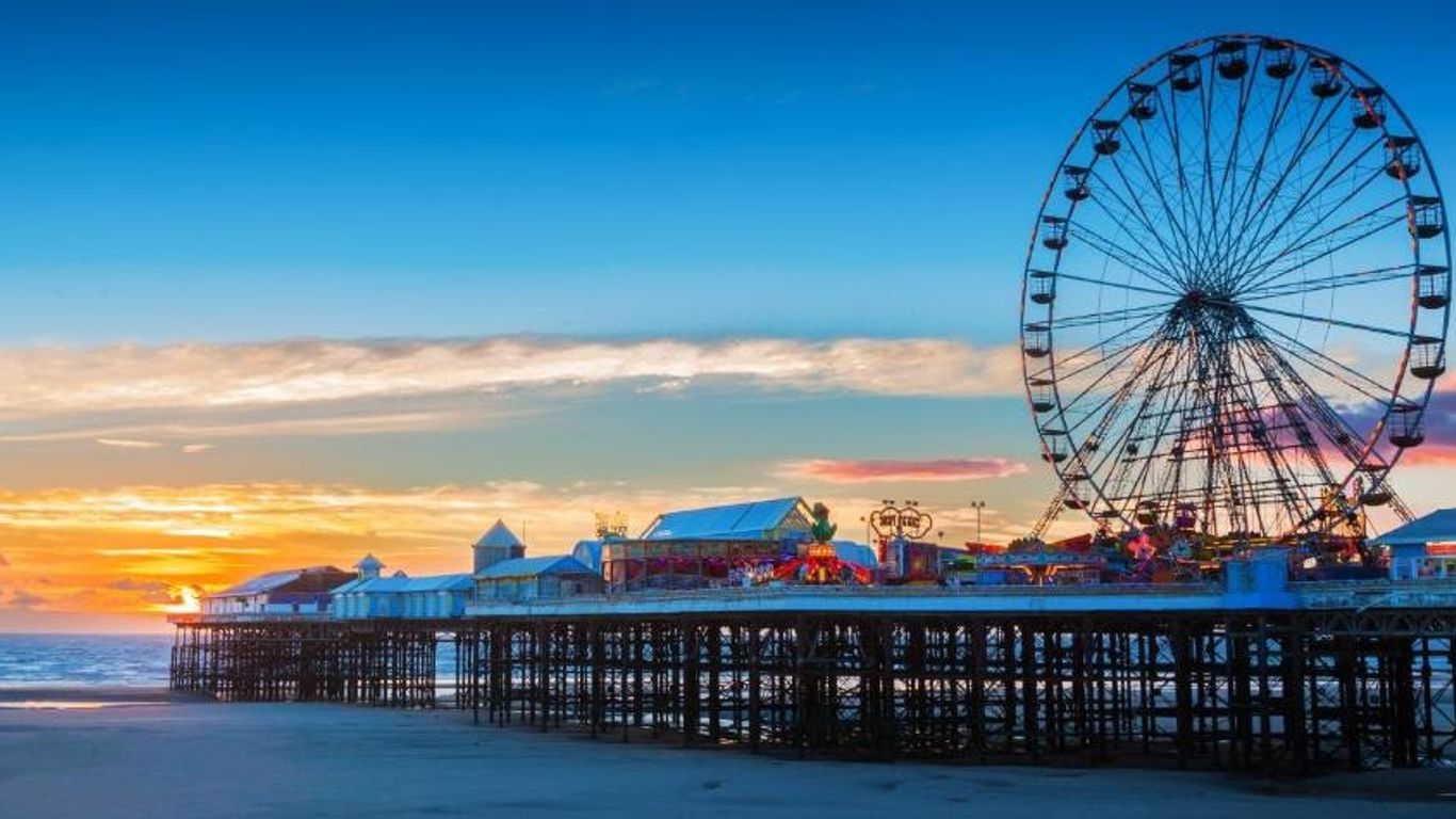 OYO Wave Crest Hotel