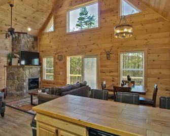 Hot tub | Firepit | Fireplace | View | Close2twn | - Bryson City - Eetruimte