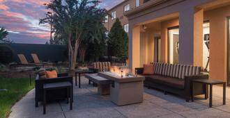 Courtyard by Marriott Lynchburg - Lynchburg - Serambi