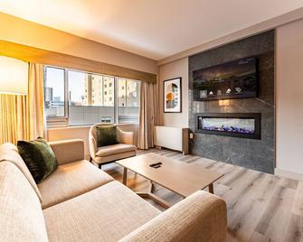 Park Town Hotel - Saskatoon - Living room