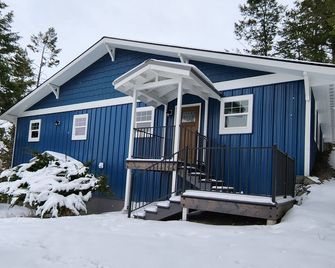Cozy Lake and Mountain View House - Somers - Building