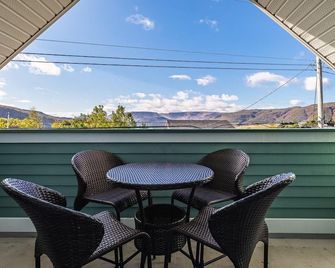 The Tides Inn - Norris Point - Balcony