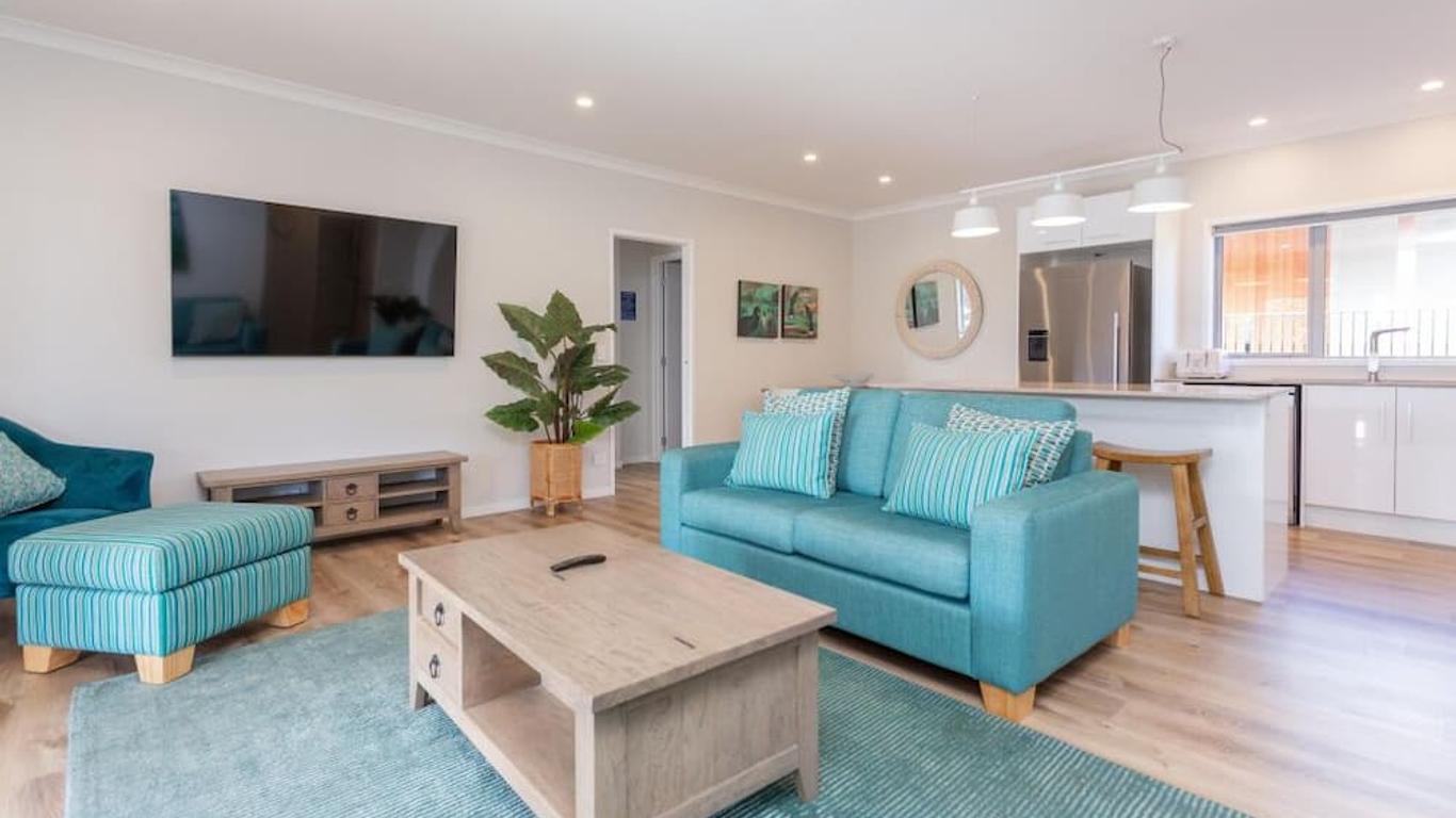 ليك تاوبو هوليداي ريزورت