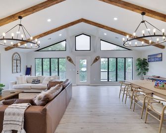 Ski Elk • Lakeview• Hottub• Movie Theater• Games• Pool Seasonal - Union Dale - Sala de estar