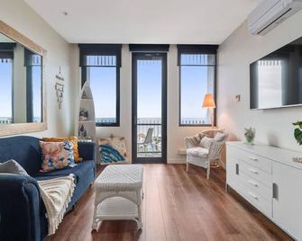 Sails by the Bay - Ocean Views - Wi-Fi - Netflix - Frankston - Living room