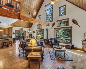 Beautiful 3 Bedroom Mountain Paradise near Lake Davis - Portola - Sala de estar