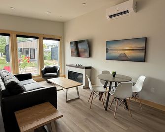 Royalty Maples Motel & Cottages - שרלוטאון - סלון