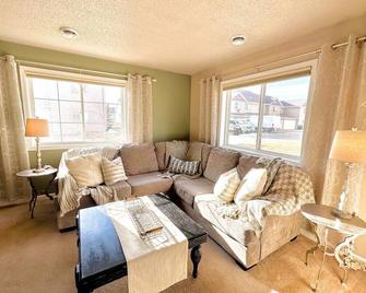 Westport Beach Hideout - West Fargo - Living room