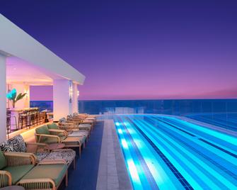 Nyx Hotel Limassol By Leonardo Hotels - Limassol - Pool