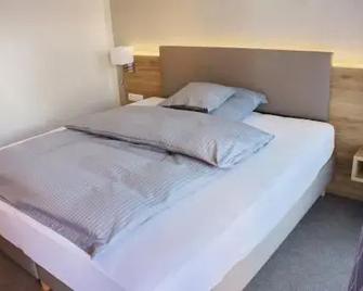 Stichwehs Hotel am Bahnhof - Elze - Habitación