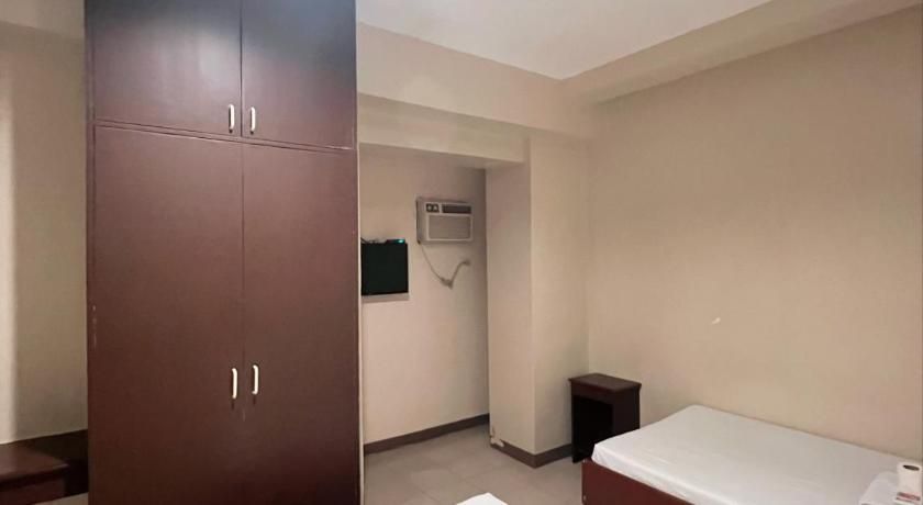 Blue Velvet Hotel -CM Recto