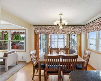 Incredible Lake Views Only Steps Away from The Water - Forest Lake - Comedor
