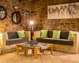Elegant Desert Lodge - Sesriem - Obývací pokoj
