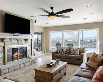 Fountain Hiils 4 Bdrm W/breathtaking Views & Pool! - Fountain Hills - Living room