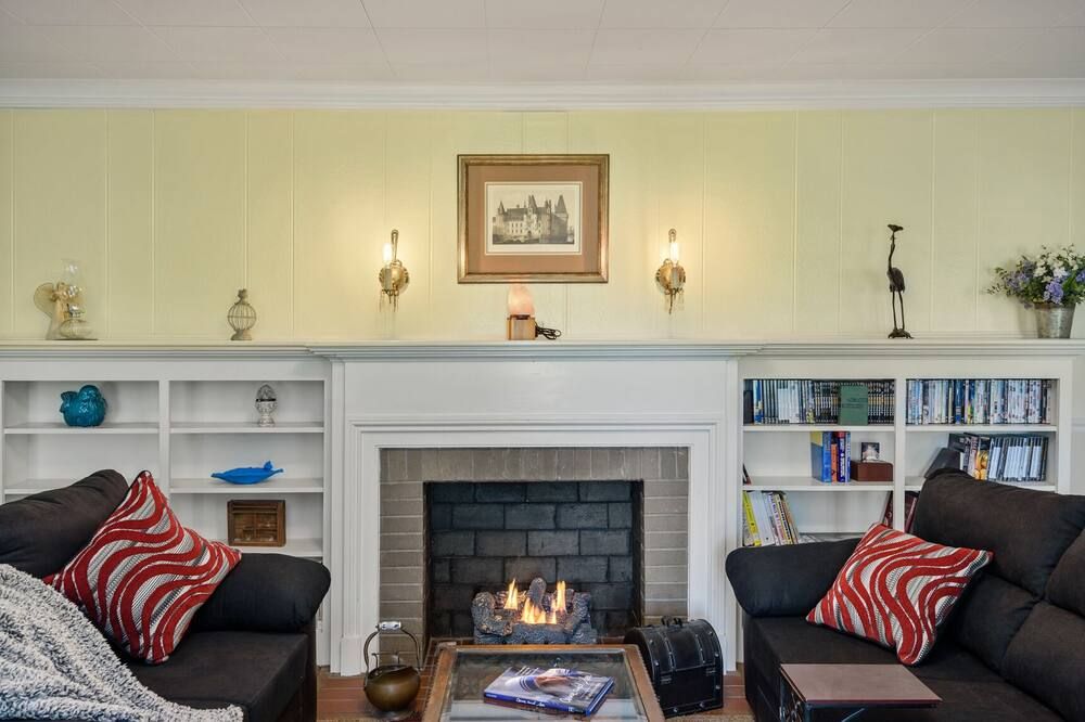 Home adjacent to Country Club, near Hospitals, Park, College and shopping. - Ada - Huiskamer