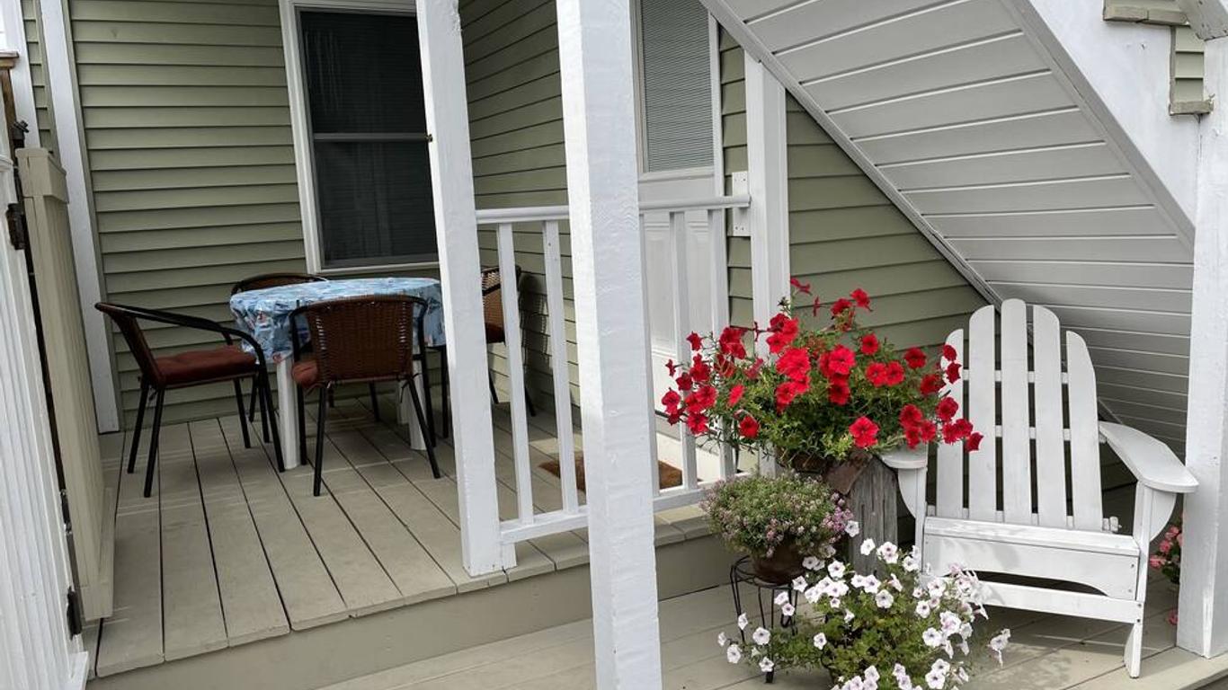 Moontide Motel, Apartments, and Cabins