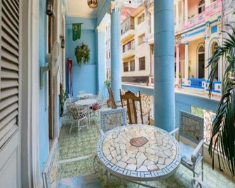 Casa Colonial Abogados - Havana - Patio