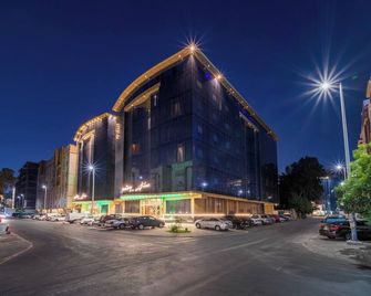 Belvilla Alhamra Vivid Plaza Hotel - Jeddah - Building