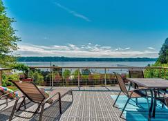 Hood Canal Vacation Cottage - Belfair - Balcony