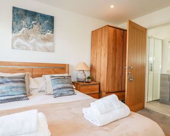 Sandpiper, Country Holiday Cottage, With A Garden In Perranporth - Perranporth - Bedroom