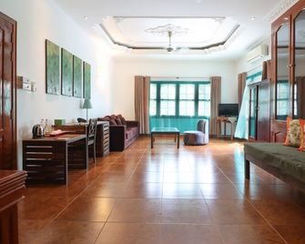 The Pavilion - Phnom Penh - Living room