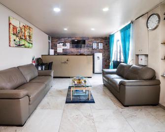OYO Hotel Boutique Las Campanas - Tlaxcala - Front desk
